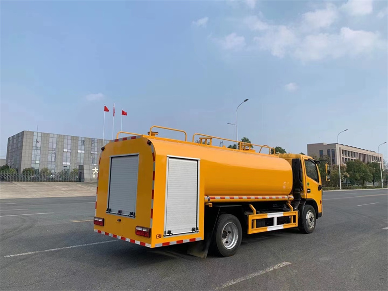东风多利卡D7消防洒水车