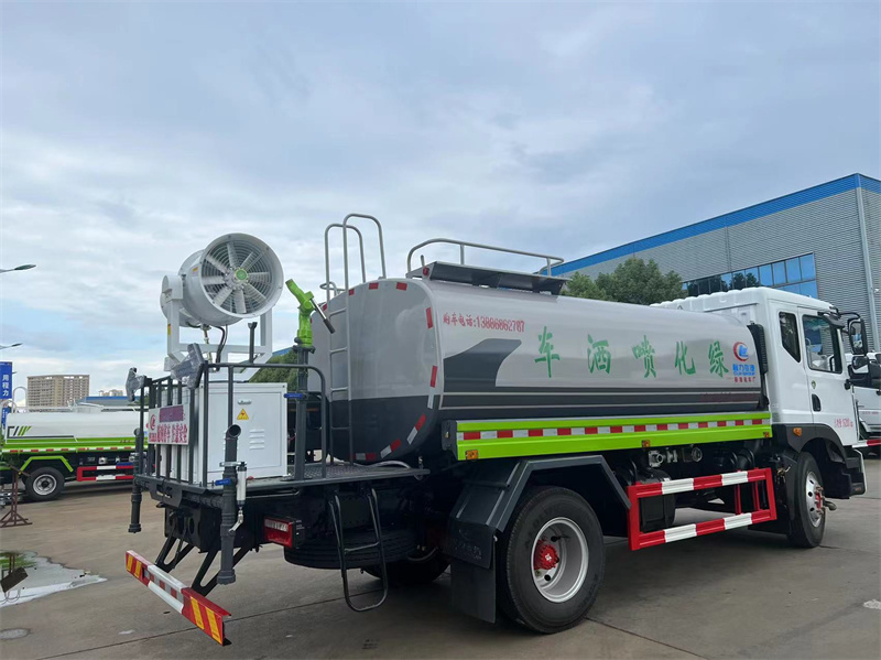 东风多利卡D9新款多功能洒水车